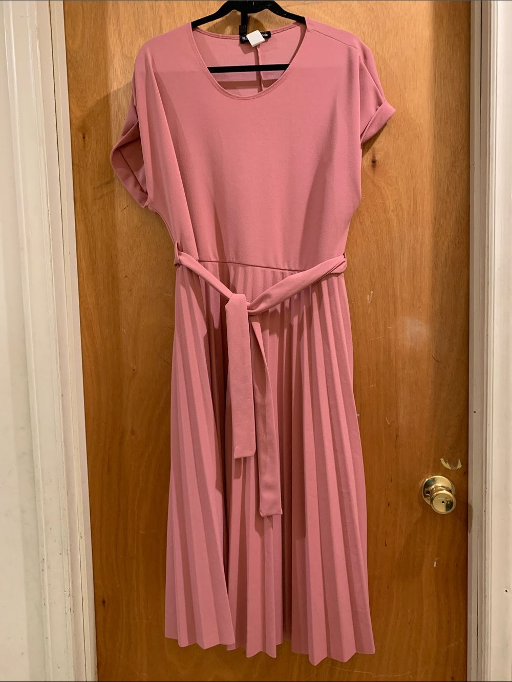 Classic Short-Sleeve Pleated Midi Dress in Dusty Rose